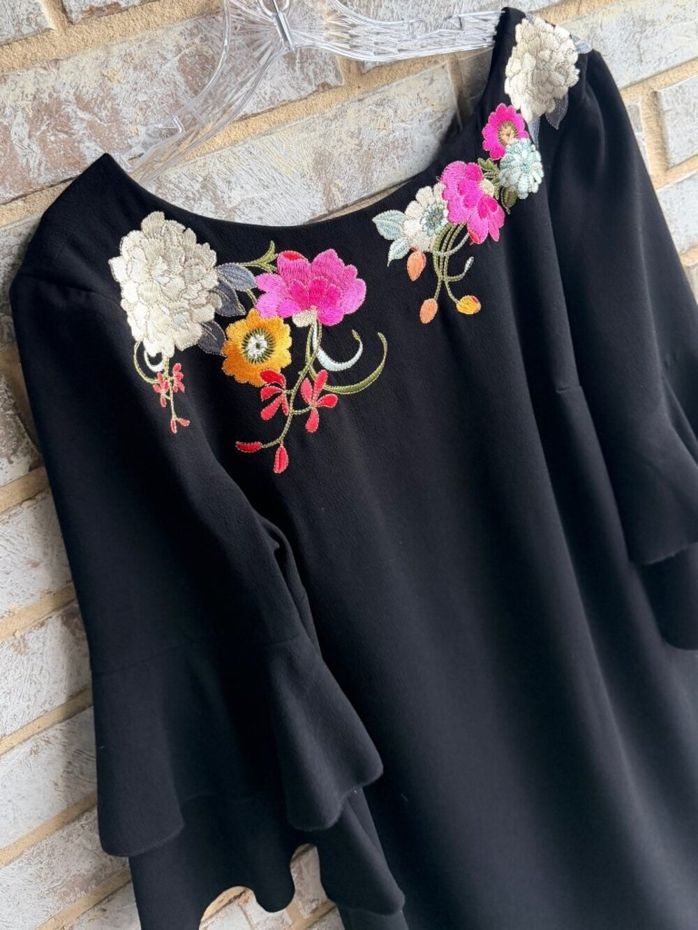 Trina Turk 3/4 Bell Sleeve Floral Embroidered V-Neck Back Sheath Dress Size 8 - Picture 5 of 7